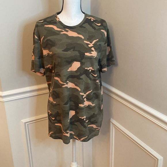 Old Navy Camouflage T-shirt size Large tee - Picture 1 of 9